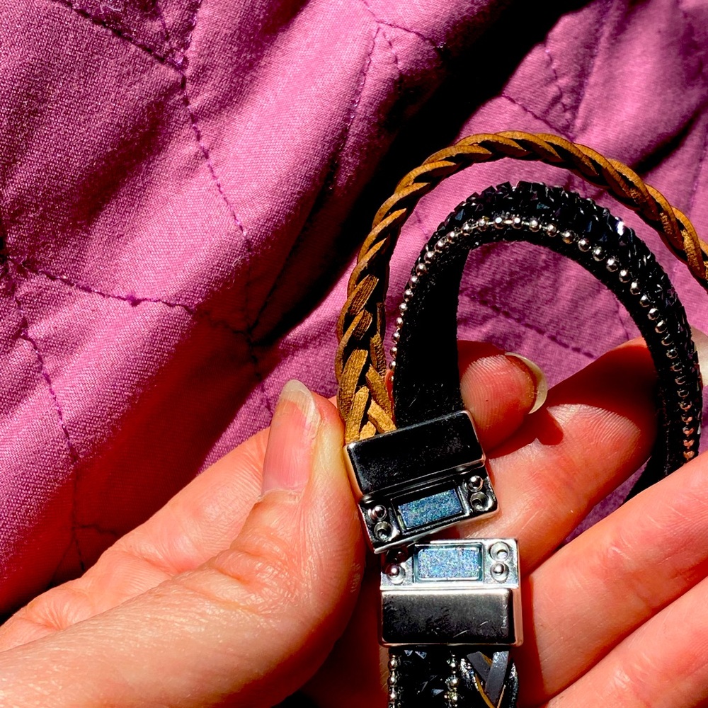 Double 2in1 choker one side black/gold bead others lie black twisted leather